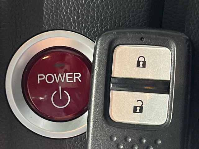 �yHonda�X�}�[�g�L�[�z�J�o����|�P�b�g�ɓ��ꂽ�܂܂ł��h�A�̎{���E�������\�ȃX�}�[�g�L�[�𑕔��B�G���W���̃I���E�I�t�����J�M�����o���K�v����������Ƃ��Ă��֗��ł���