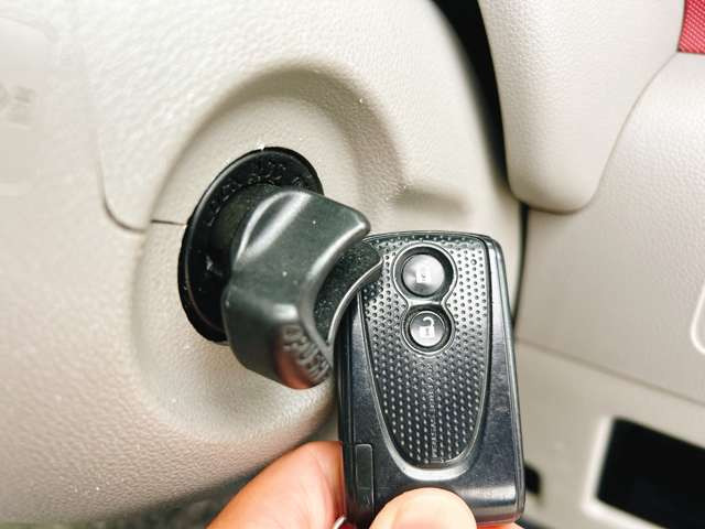 �y�X�}�[�g�L�[�z�J�o����|�P�b�g�ɓ��ꂽ�܂܃h�A�̊J���ł��A�y�X�G���W�����������܂���