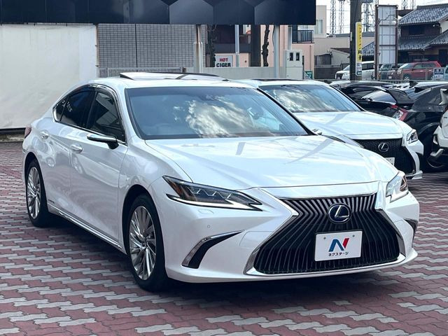 高透明度のガラス皮膜で撥水はもちろん、上質なツヤ・光沢を実現。紫外線や酸性雨から大切な愛車を保護し、色あせ・劣化を防止。「弾スプラッシュコート」、「弾プリミッサコート」からお選びいただけます。