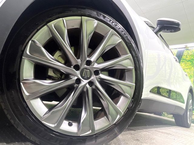 �y����21�C���`�A���~�z�C�[���z�O�ςɃ}�b�`�����A���~�z�C�[���𑕒����Ă���܂��B�e��A���~�z�C�[����A�X�^�b�h���X�^�C�����戵�����Ă���܂��B���񂲑��k����������