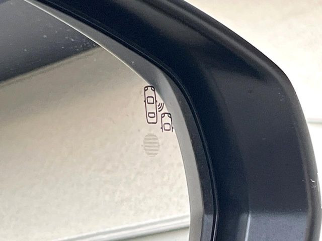 ���u���C���h�A�V�X�g�Z���T�[:���p����̎Ԃ����m���A�h���C�o�[���Ԑ��ύX���s���ۂɁA�x�����Ƌ��ɒ��ӂ𑣂��Ă������S�x���@�\�ł�!