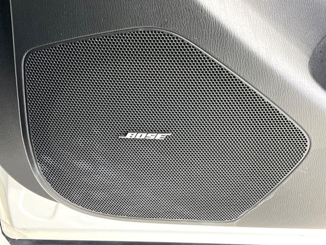 �yBOSE�T�E���h�V�X�e���z���[�J�[�I�v�V�����̍��i�ʃT�E���h�V�X�e���𓋍ځB��p�̃`���[�j���O���{���ꂽ�召�l�X�ȃX�s�[�J�[����ǎ��ȃT�E���h���t�ł��A�Տꊴ���ӂ�鉹����Ԃ����o���܂��B