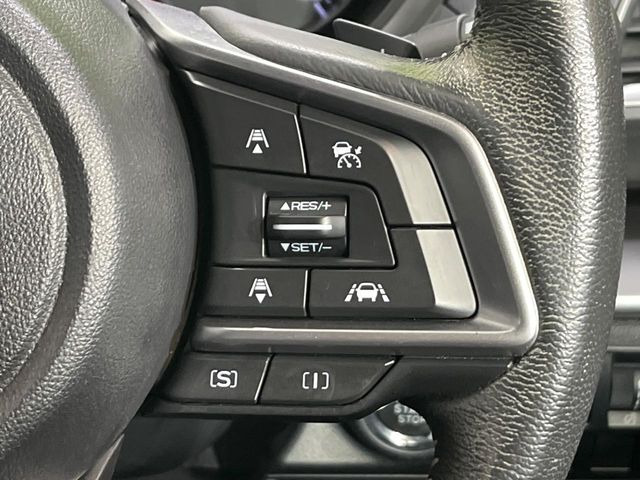 【全車速追従機能付クルーズコントロール】高速道路での長距離走行が楽に!!自動で速度を保つクルーズコントロールが、衝突軽減システムと連携し、前方の車両を感知して車間を保つように速度調節してくれます!!