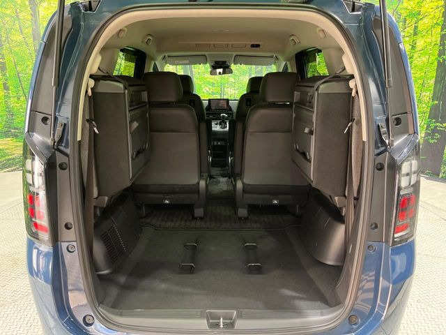 ���i�̂���������ʋ΁A���}���ɏ\���ȉ׎��X�y�[�X���m�ۂ��Ă���܂��B�Z�J���h�V�[�g��|���ƁA�傫�ȉו��̐ύڂ��\�ł���