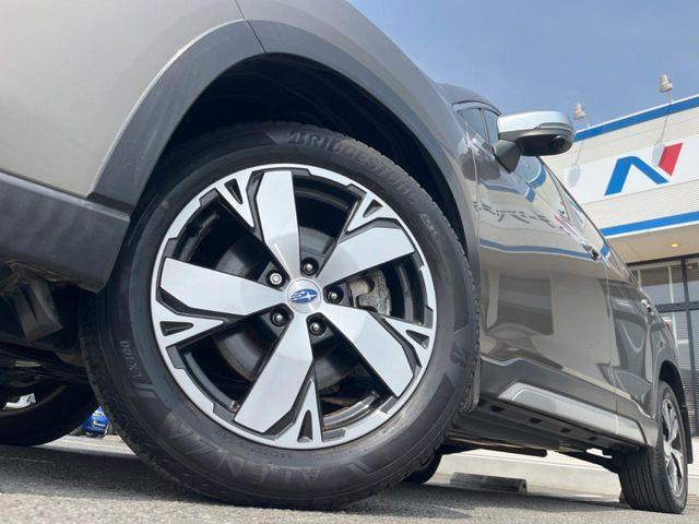 �y����18�C���`�A���~�z�C�[���z�O�ςɃ}�b�`���������A���~�z�C�[���𑕒����Ă���܂��B�e��ЊO�A���~�z�C�[����A�X�^�b�h���X�^�C�����戵�����Ă���܂��B���񂲑��k����������