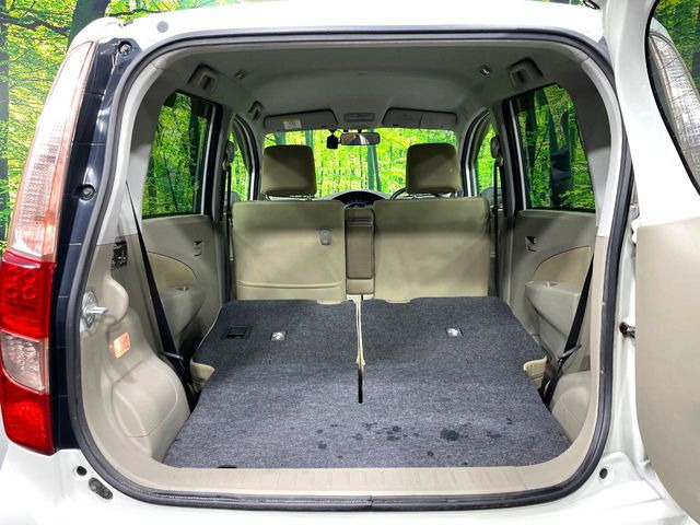 ���i�̂���������ʋ΁A���}���ɏ\���ȉ׎��X�y�[�X���m�ۂ��Ă���܂��B�Z�J���h�V�[�g��|���ƁA�傫�ȉו��̐ύڂ��\�ł���