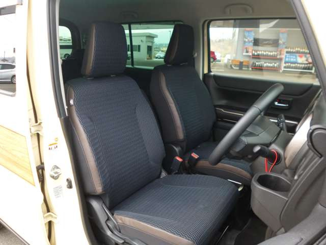 �O������͑z�������Ȃ��قǍL���ԓ���Ԃł��B�������ƍ���܂��B�^�]�Ȃɂ̓V�[�g���t�^�[���t���Ă��܂��̂ō����ɂ��킹�ăh���C�r���O�|�W�V���������߂��܂��B