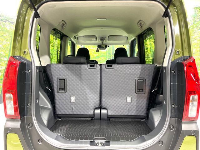 ���i�̂���������ʋ΁A���}���ɏ\���ȉ׎��X�y�[�X���m�ۂ��Ă���܂��B�Z�J���h�V�[�g��|���ƁA�傫�ȉו��̐ύڂ��\�ł���