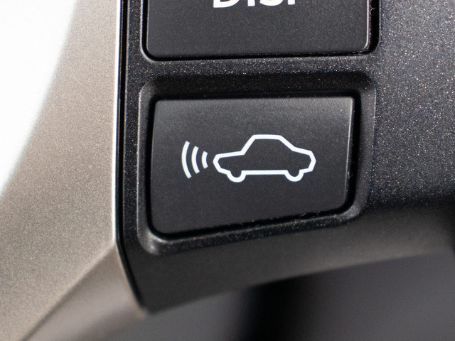 �Փˉ���x���^�v���N���b�V���Z�[�t�e�B�V�X�e�� �O���ɏo��������Q���ɑ΂��x��𔭂��A�h���C�o�[�Ɍx���B�����Ƀu���[�L�A�V�X�g�ɂ��Փˉ���Ƒ��x���y�����܂��B