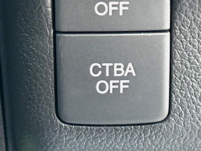 �y�V�e�B�u���[�L�A�N�e�B�u�V�X�e���z�ᑬ���s���ɑO���̎ԗ�����F�����A�Փ˂������Ȏ��͌x��ƃu���[�L�ŏՓˉ���Ɣ�Q�y�����A�V�X�g�B�����S�Ƀh���C�u�����y���݂��������܂��B