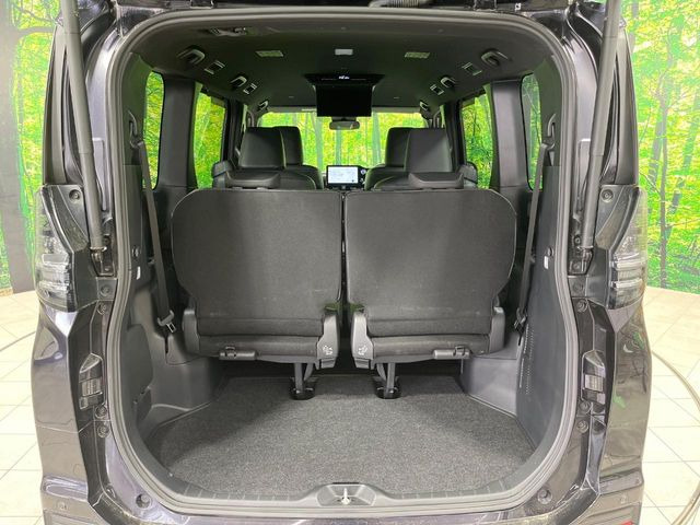 普段のお買い物や通勤、送迎等に十分な荷室スペースを確保しております。セカンドシートを倒すと、大きな荷物の積載も可能です♪