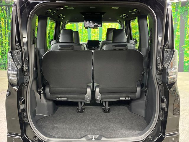 ���i�̂���������ʋ΁A���}���ɏ\���ȉ׎��X�y�[�X���m�ۂ��Ă���܂��B�Z�J���h�V�[�g��|���ƁA�傫�ȉו��̐ύڂ��\�ł���