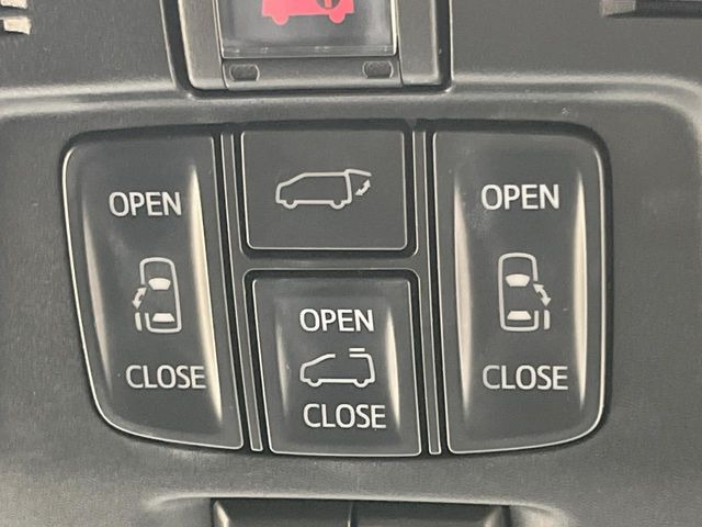 【両側パワースライドドア】スマートキーや運転席のスイッチで後席両側スライドドアの開閉が可能♪電動だから力を入れてドアを開ける必要が無く、小さなお子様でも簡単に開け閉めでき快適です♪