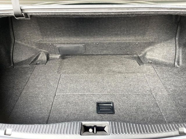 ���i�̂���������ʋ΁A���}���ɏ\���ȉ׎��X�y�[�X���m�ۂ��Ă���܂��B