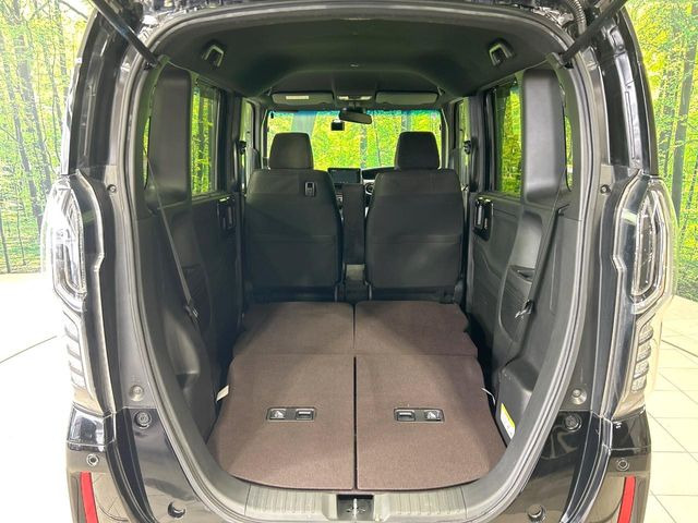 ���i�̂���������ʋ΁A���}���ɏ\���ȉ׎��X�y�[�X���m�ۂ��Ă���܂��B�Z�J���h�V�[�g��|���ƁA�傫�ȉו��̐ύڂ��\�ł���