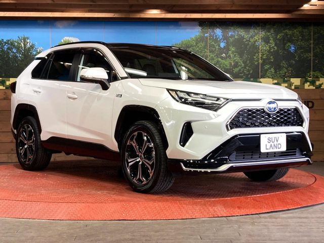 高透明度のガラス皮膜で撥水はもちろん、上質なツヤ・光沢を実現。紫外線や酸性雨から大切な愛車を保護し、色あせ・劣化を防止。「弾スプラッシュコート」、「弾プリミッサコート」からお選びいただけます。