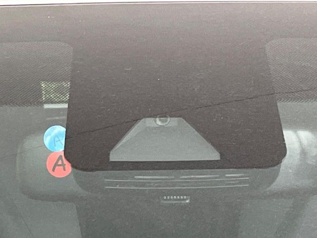 �y�g���^�Z�[�t�e�B�Z���X�z���s���ɑO���̎ԗ�����F�����A�Փ˂������Ȏ��͌x��ƃu���[�L�ŏՓˉ���Ɣ�Q�y�����A�V�X�g�B�����S�Ƀh���C�u�����y���݂��������܂��B