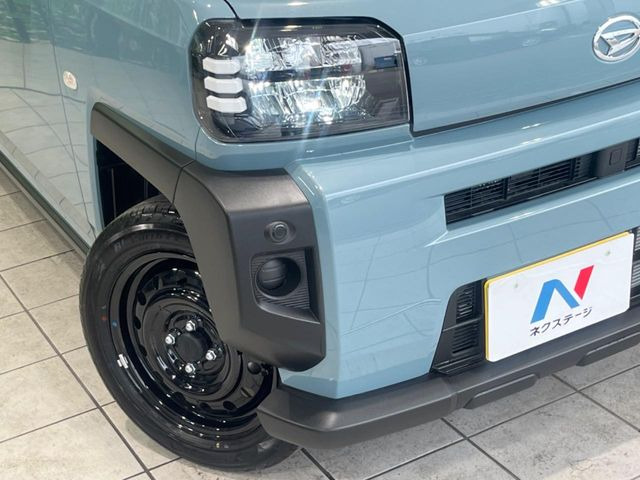 【LEDヘッドライト】悪天候や夜間走行時も良好な視界を確保し安心して運転できる高輝度LEDヘッドライトを装備!点灯速度が早く、消費電力も抑えられています。