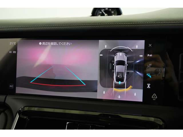 ・ポルシェクレストエンボスセンターコンソールアームレスト ￥72,000・イルミネーテッドブラッシュドアルミニウムドアシルガード ￥63,000・ソフトクローズドア ￥109,000