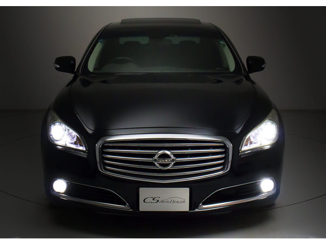 フロントビューの存在感をご覧ください!!ヘッドライトは視界良好のライト、さらにフォグライト搭載。デザイン性も高いのが特権です。