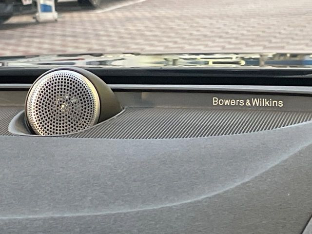 ●Bowers &Wilkins:世界屈指のオーディオ機器メーカーであるBowers&Wilkins が製造したオーディオシステムを搭載して、GOODな音質で音楽を聴けるます
