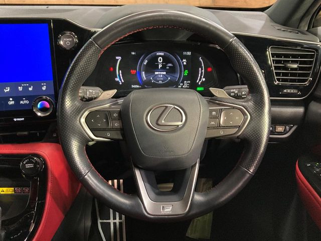 ステアリングも使用感が少なく、きれいな状態となっております♪