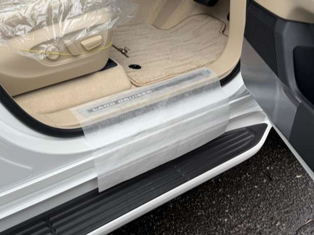 ランドクルーザーロゴ入り・アルミニュウムスカッフプレート