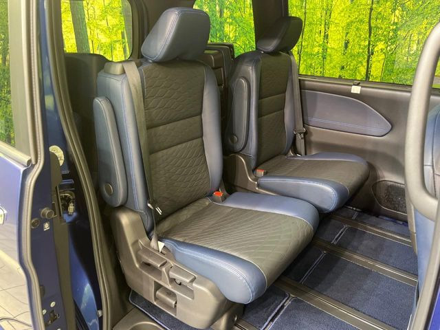 後部座席も気になるようなキズ・汚れやへたり等、大きなダメージはなく、良好な状態です。