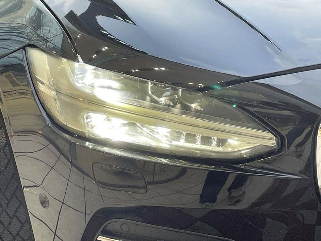 ●LEDヘッドライト:夜間走行時も良好な視界を確保し安心して運転できる高輝度LEDヘッドライトを装備!点灯速度が早く、消費電力も抑えられています。