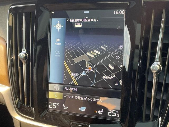 ●純正ナビ:一体感のあるナビは、高級感ある車内を演出してくれます。Bluetooth再生などオーディオ機能も充実しておりますので、運転もより楽しめます♪