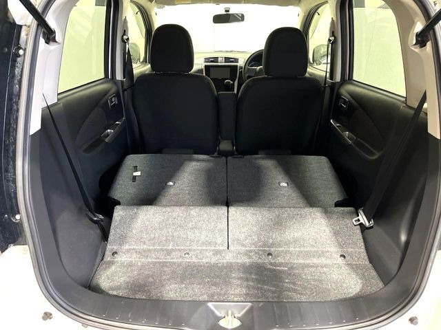 後席を格納すると、これだけの広さが!シーンに合わせたシートアレンジで、大きな荷物も積むことが出来ます♪