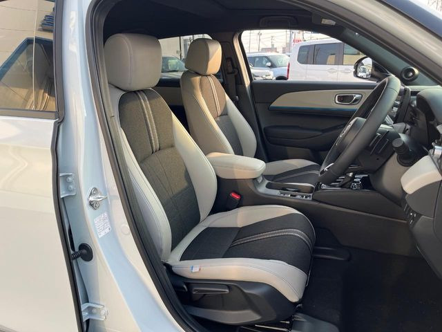 �y�n�[�t���U�[�V�[�g�z�������ƍ���S�n�𗼗������l�C�̃V�[�g���w�ʁE���ʂ̃t�@�u���b�N�f�ނ́A�ʋC���̗ǂ��⊊��ɂ����ɗD��Ă��܂��B�C���╞���ɍ��E���ꂸ���K�ɂ���肢�������܂��B