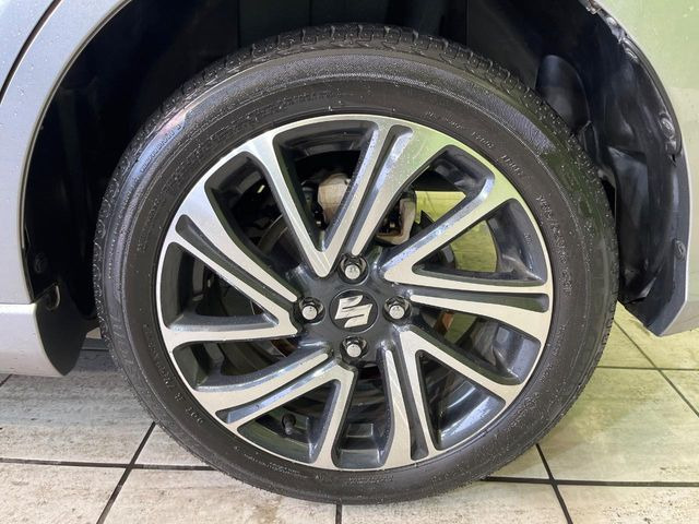 �y����16�C���`�A���~�z�C�[���z�O�ςɃ}�b�`���������A���~�z�C�[���𑕒����Ă���܂��B�e��ЊO�A���~�z�C�[����A�X�^�b�h���X�^�C�����戵�����Ă���܂��B���񂲑��k����������