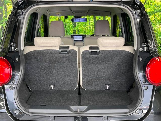 ���i�̂���������ʋ΁A���}���ɏ\���ȉ׎��X�y�[�X���m�ۂ��Ă���܂��B�Z�J���h�V�[�g��|���ƁA�傫�ȉו��̐ύڂ��\�ł���