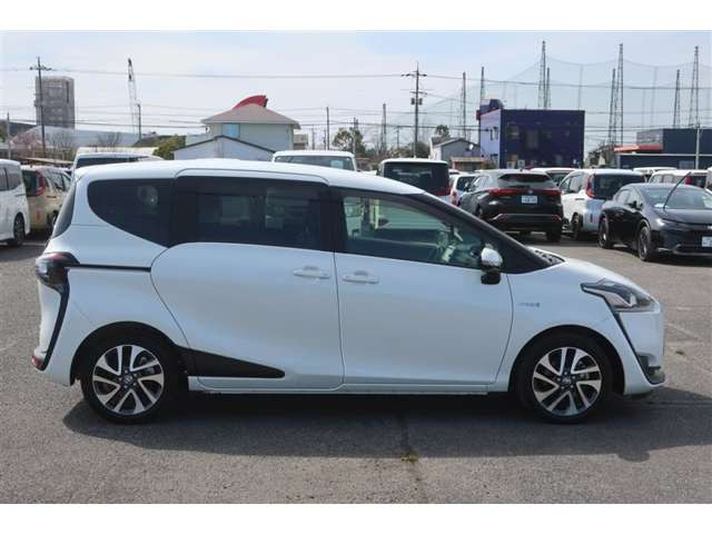 シエンタハイブリッド 1.5 G クエロ