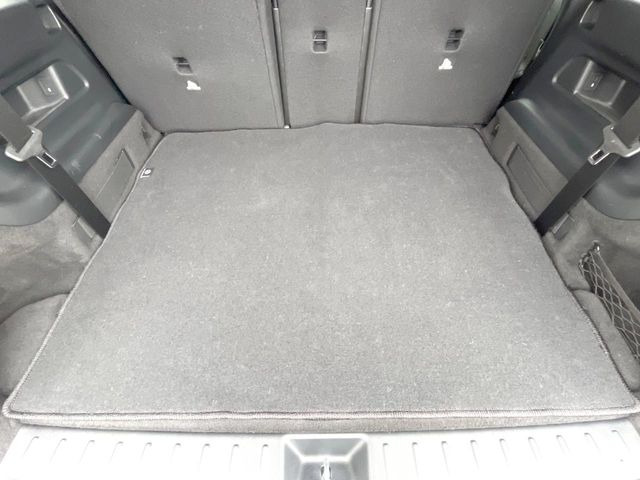 ●トランクルーム:趣味が広がる収容スペース!これだけの広さがあればお買い物やレジャーなどにも最適です!使用感も少なくきれいな状態を維持しております。