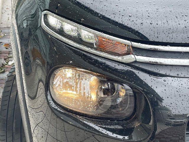 ���w�b�h���C�g:�w�b�h���C�g�͉��΂݂����Ȃ��A�Y��ȏ�Ԃ�ۂ��Ă���܂��B���΂ݖh�~�̃����Y�R�[�e�B���O�̎{�H���\�ł������܂��B