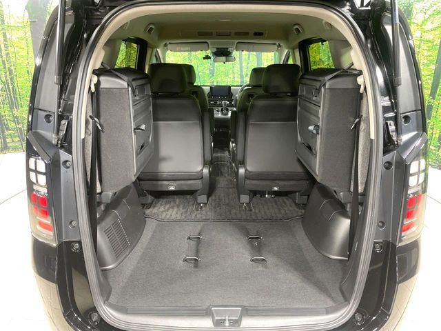 普段のお買い物や通勤、送迎等に十分な荷室スペースを確保しております。セカンドシートを倒すと、大きな荷物の積載も可能です♪