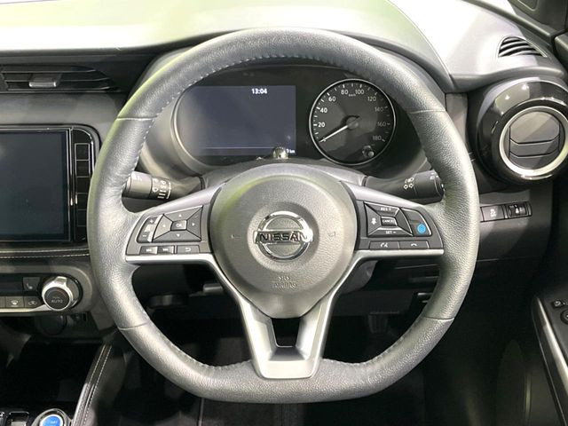 ステアリングも使用感が少なく、きれいな状態となっております♪