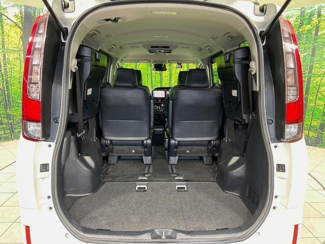 ���i�̂���������ʋ΁A���}���ɏ\���ȉ׎��X�y�[�X���m�ۂ��Ă���܂��B�Z�J���h�V�[�g��|���ƁA�傫�ȉו��̐ύڂ��\�ł���