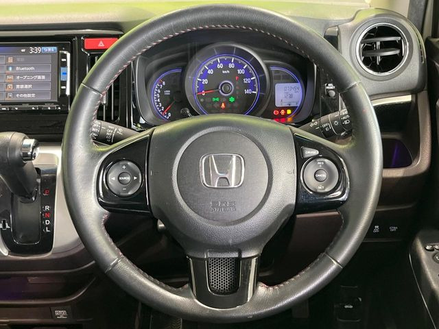 �y�����v�����X�e�A�����O�z�㎿�Ȋv���g�p���邱�ƂŁA��ɂ����������݂ƂĂ��^�]���₷���n���h���ł���