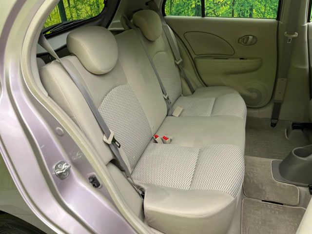 �R���p�N�g�J�[�ł����A�Z�J���h�V�[�g�͏\���ȍL����������K�ɂ���肢�������܂���V�[�g��|���đ傫�ȉו���ς񂾂�ƁA�p�r�̕����L��1��ł��B