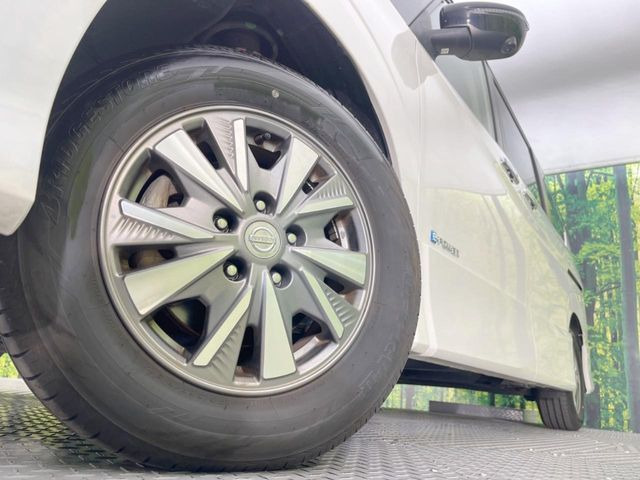 �y�����A���~�z�C�[���z�O�ςɃ}�b�`���������A���~�z�C�[���𑕒����Ă���܂��B�e��ЊO�A���~�z�C�[����A�X�^�b�h���X�^�C�����戵�����Ă���܂��B���񂲑��k����������