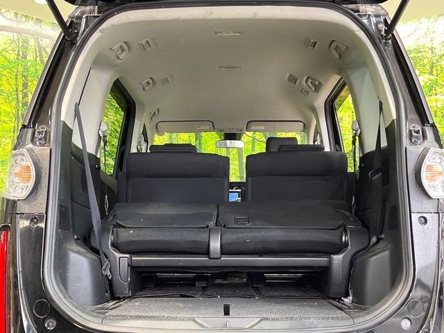 ���i�̂���������ʋ΁A���}���ɏ\���ȉ׎��X�y�[�X���m�ۂ��Ă���܂��B�Z�J���h�V�[�g��|���ƁA�傫�ȉו��̐ύڂ��\�ł���