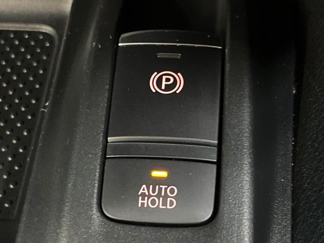 �y�I�[�g�u���[�L�z�[���h�z�M���҂���a�؂Œ�Ԏ��Ƀu���[�L���瑫�𗣂��Ă��A��~��Ԃ�ێ����Ă���܂��B�O�i����Ƃ��̓A�N�Z���𓥂߂Ύ����ŉ��������̂ň��S��X���^�]���y�ɂȂ�܂���