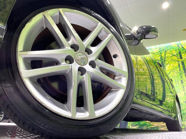 �y����18�C���`�A���~�z�C�[���z�O�ςɃ}�b�`���������A���~�z�C�[���𑕒����Ă���܂��B�e��ЊO�A���~�z�C�[����A�X�^�b�h���X�^�C�����戵�����Ă���܂��B���񂲑��k����������