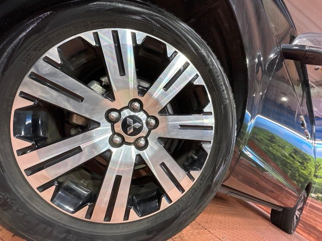 �y����18�C���`�A���~�z�C�[���z�O�ςɃ}�b�`���������A���~�z�C�[���𑕒����Ă���܂��B�e��ЊO�A���~�z�C�[����A�X�^�b�h���X�^�C�����戵�����Ă���܂��B���񂲑��k����������