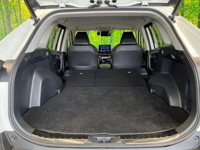 ���i�̂���������ʋ΁A���}���ɏ\���ȉ׎��X�y�[�X���m�ۂ��Ă���܂��B�Z�J���h�V�[�g��|���ƁA�傫�ȉו��̐ύڂ��\�ł���