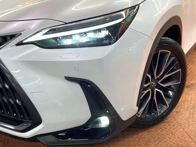 【三眼LEDヘッドライト】スタイリッシュな見た目の三眼LEDヘッドライトを装備♪スタイルだけでなく、夜間の走行も視界良好で安心してお乗りいただけます。