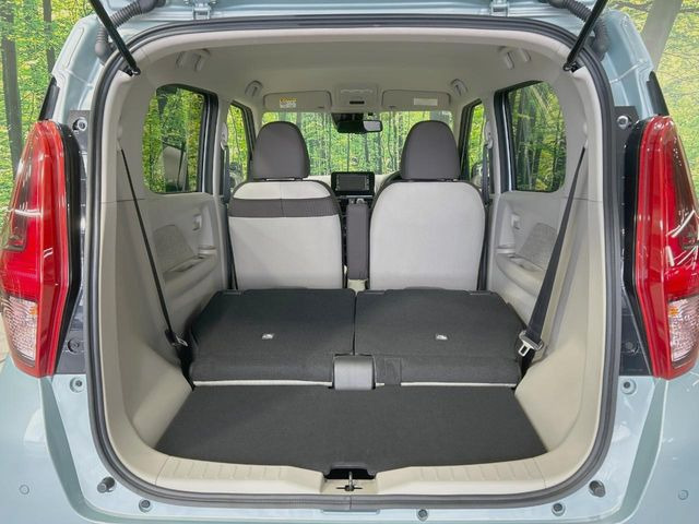 ���i�̂���������ʋ΁A���}���ɏ\���ȉ׎��X�y�[�X���m�ۂ��Ă���܂��B�Z�J���h�V�[�g��|���ƁA�傫�ȉו��̐ύڂ��\�ł���